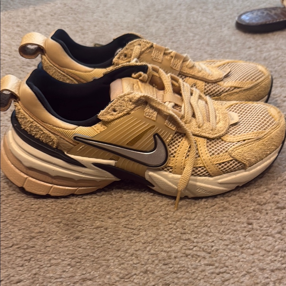Nike Tan and Black Athletic Shoes